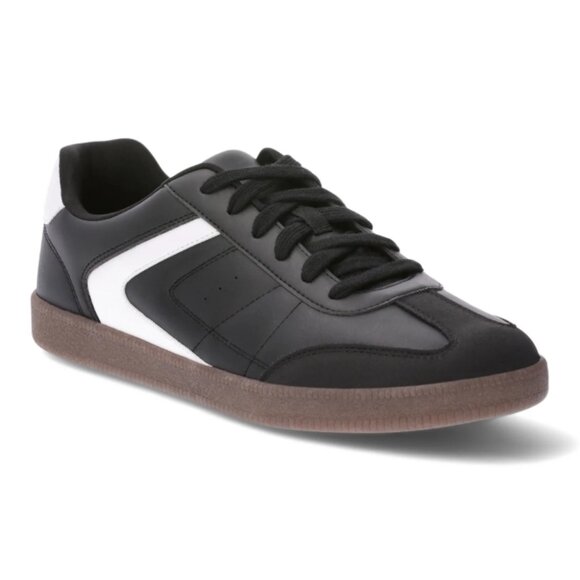 Men's No Boundaries Soccer Sneaker US Size 8.5 - Black with White - Picture 1 of 4